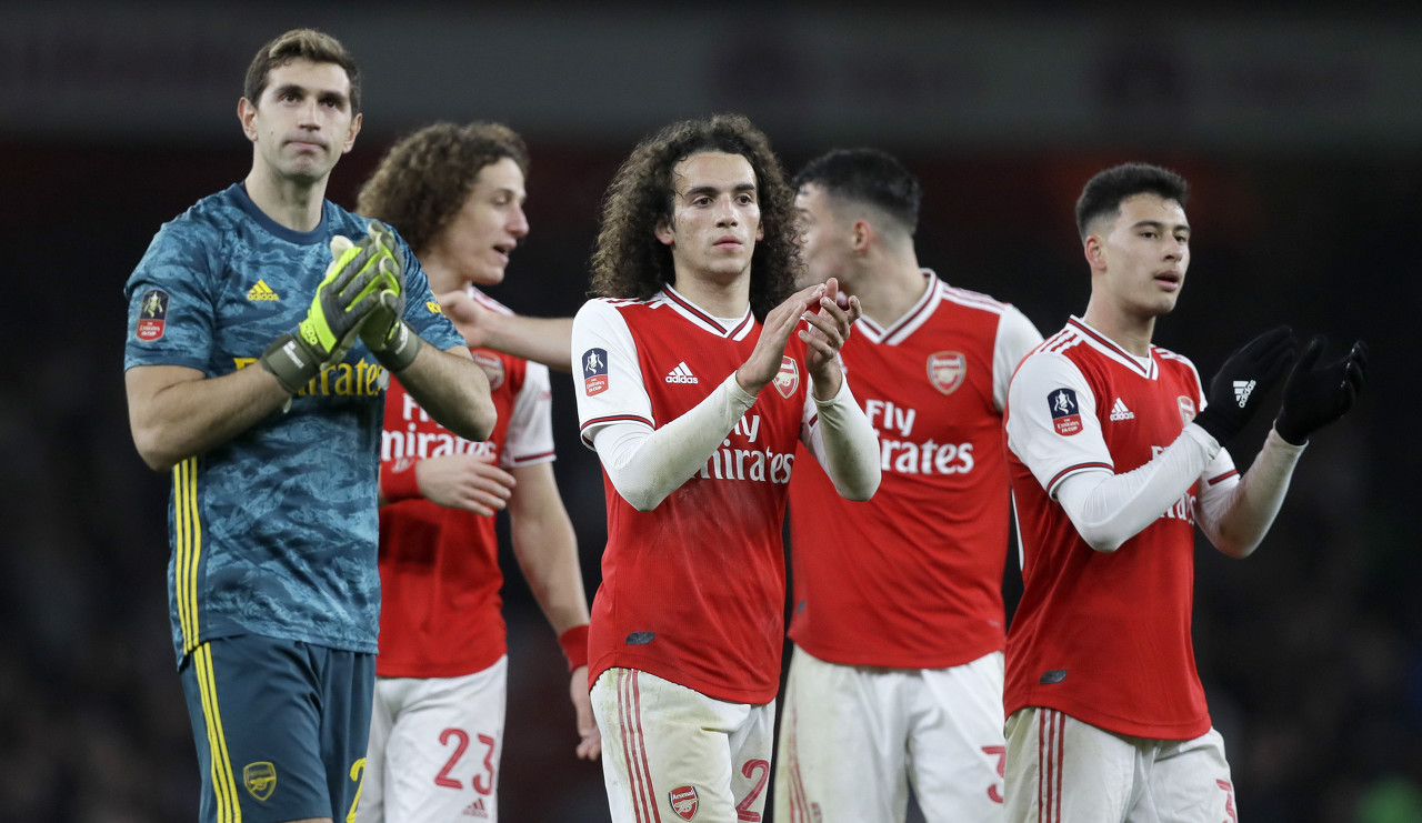 马拉松“最快女护士”因违规兼职取酬，被医院警告处分6个月（马拉松“最快女护士”因违规兼职获酬，遭医院给予6个月警告处分）