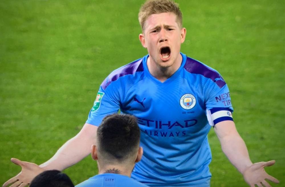 欧冠决赛用球谍照：包含白+深紫，灵感来自举办城市布达佩斯（欧冠决赛用球曝光：白与深紫配色，灵感源于举办地布达佩斯）