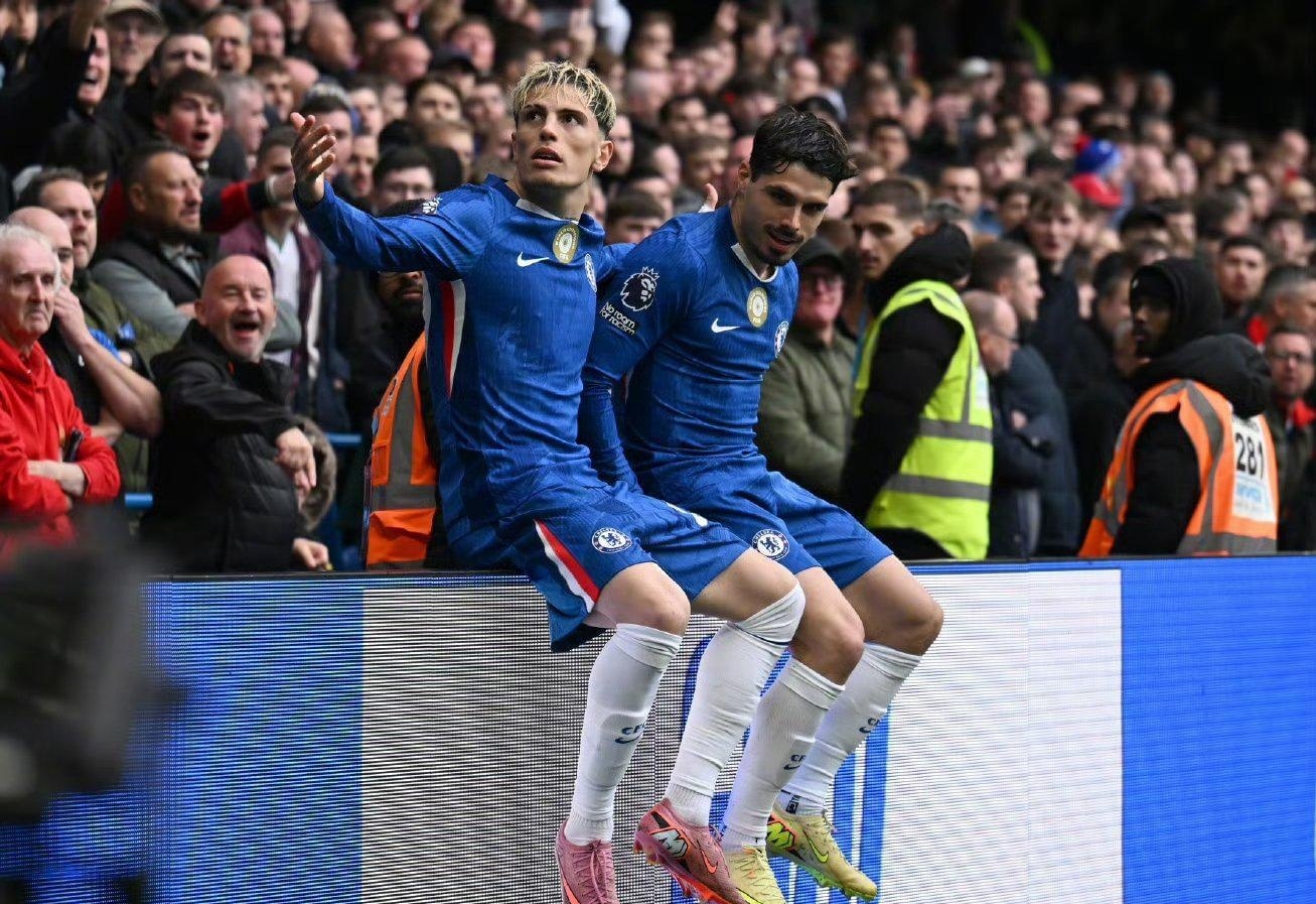 扎戈：托蒂睡觉打呼噜还说梦话；吐西蒙尼口水是因他故意挑衅（扎戈回忆：托蒂睡觉打呼还爱说梦话；对西蒙尼吐口水因其刻意挑衅）