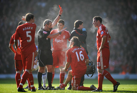 英国机构开狼队新帅赔率：罗杰斯居首，滕哈格紧随其后（英国机构公布狼队新帅赔率：罗杰斯领跑，滕哈格位居次席）