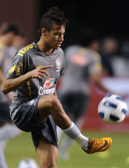 迪纳塔莱：科斯蒂奇希望与尤文续约，他在尤文感觉很好（迪纳塔莱称科斯蒂奇盼与尤文续约：在尤文感觉很好）