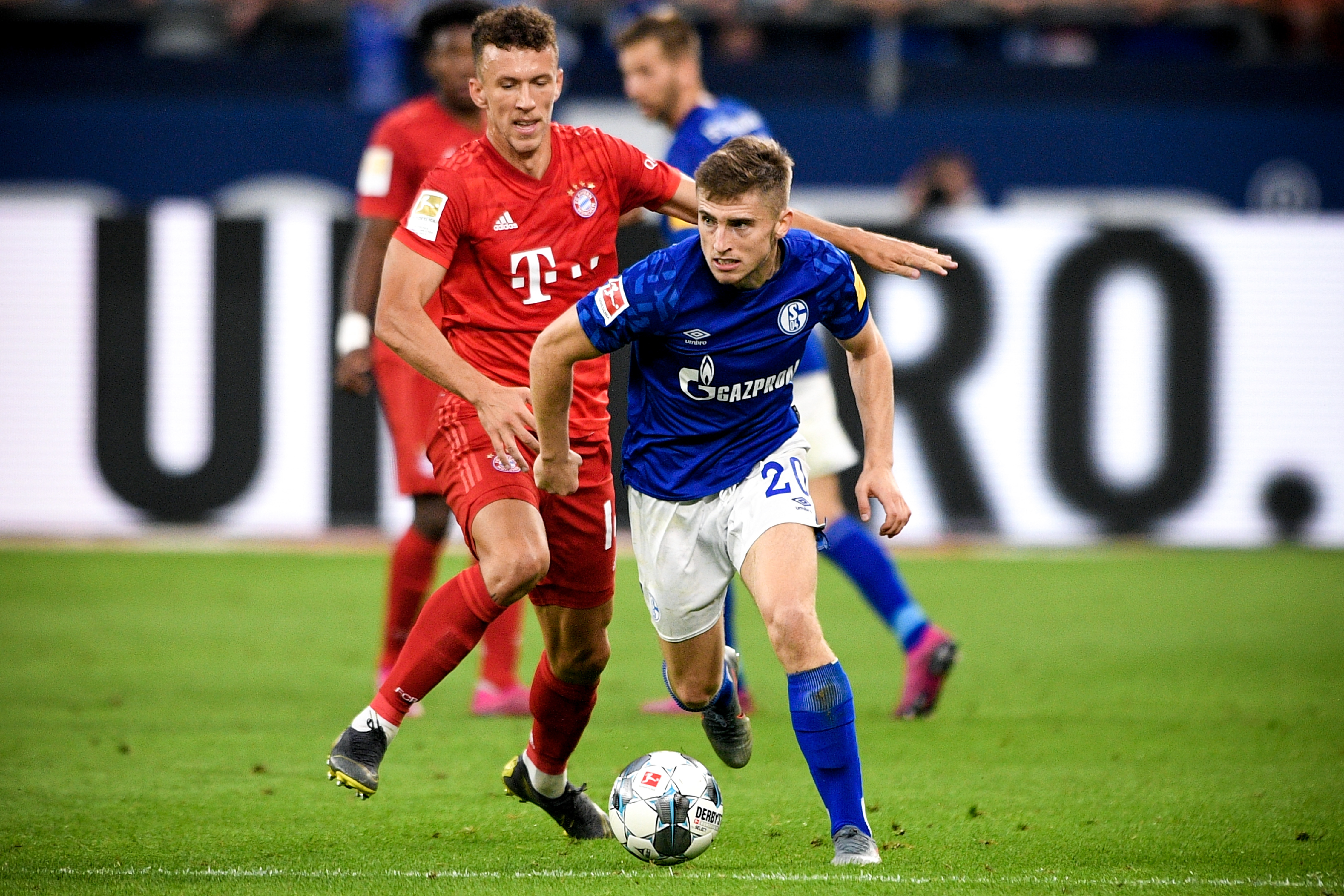 王钰栋三线作战不停歇，中超、U21联赛及国字号密集出战压力巨大（王钰栋连轴转征战三线：中超、U21与国字号赛程密集压力陡增）