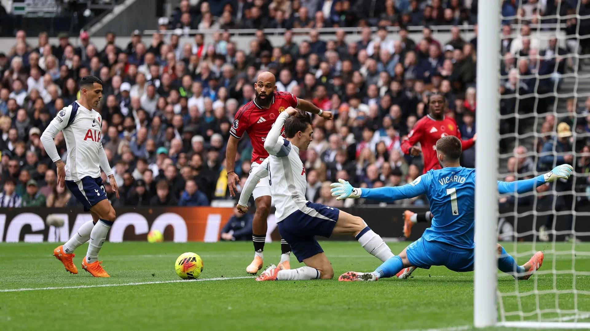 邮报：明年世界杯上下半场中段设强制补水时间，每次三分钟（邮报：明年世界杯上下半场中段将设三分钟强制饮水暂停）