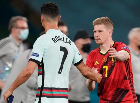 环球足球奖年度最佳教练候选：恩里克、斯洛特、弗里克在列（恩里克、斯洛特、弗里克入围环球足球奖年度最佳教练候选）