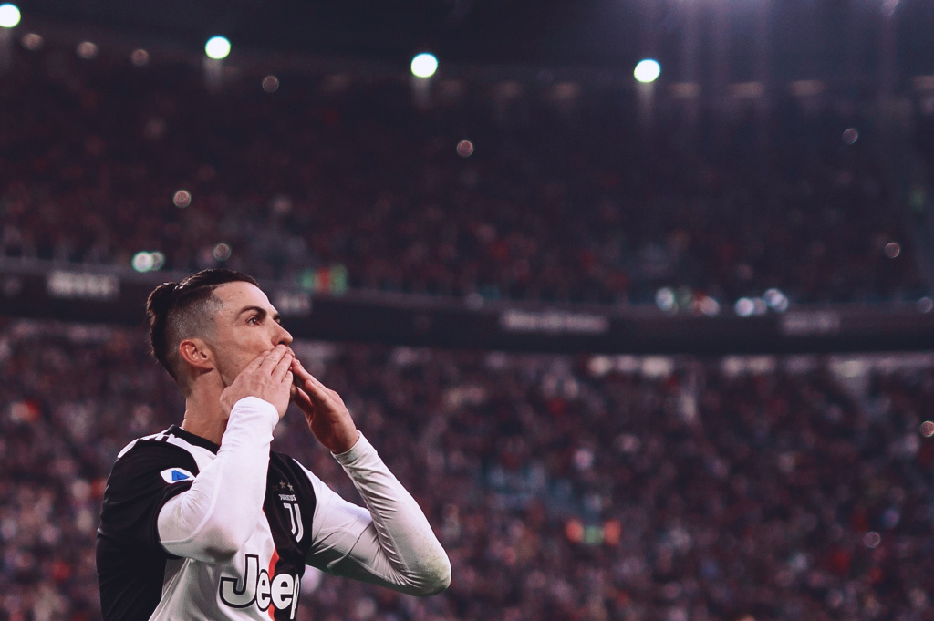 杜兰特中投精准，全场欢呼（杜兰特中距离手感爆棚，全场沸腾）